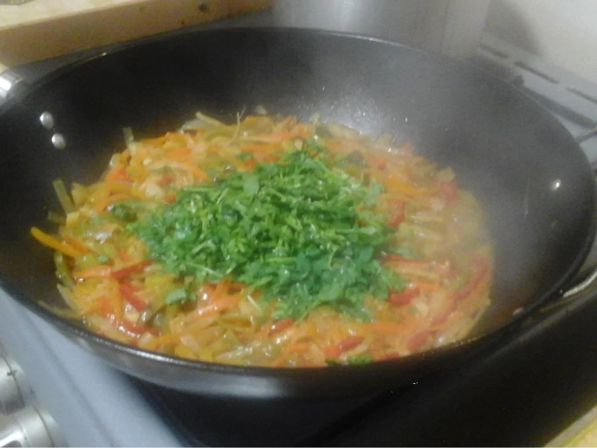 Wok-Gemüse mit Hähnchenfleisch, Ei und Basmatireis - Rezept - Bild Nr. 16907