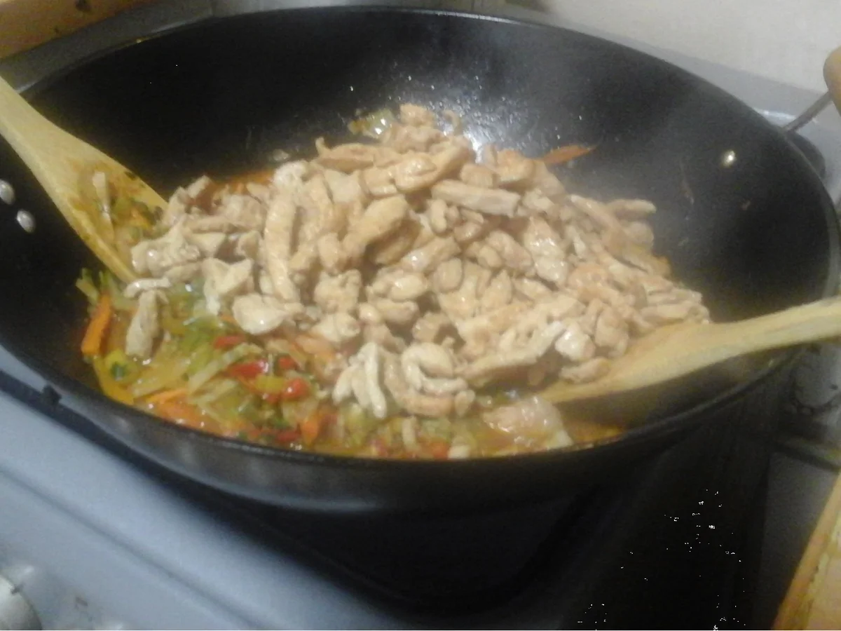 Wok-Gemüse mit Hähnchenfleisch, Ei und Basmatireis - Rezept - Bild Nr. 16908