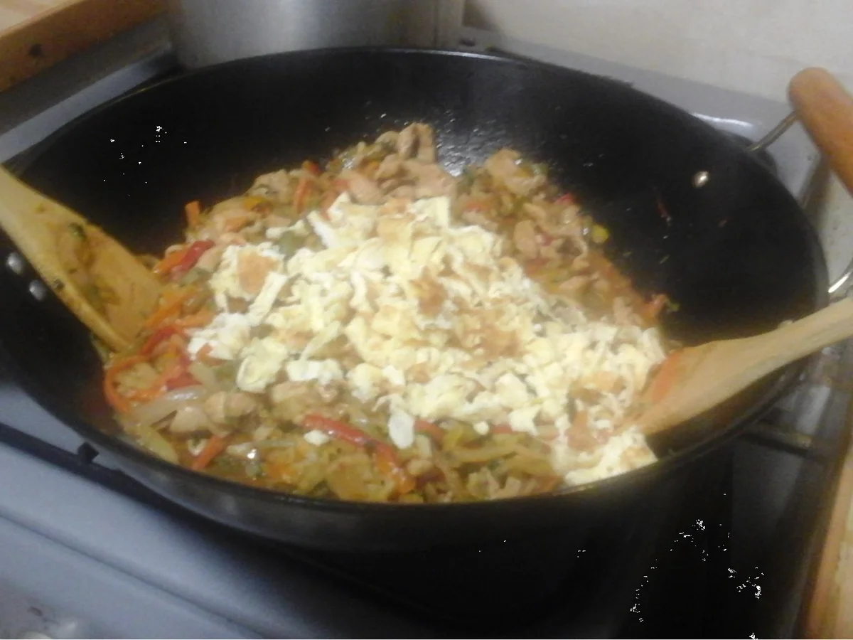 Wok-Gemüse mit Hähnchenfleisch, Ei und Basmatireis - Rezept - Bild Nr. 16909