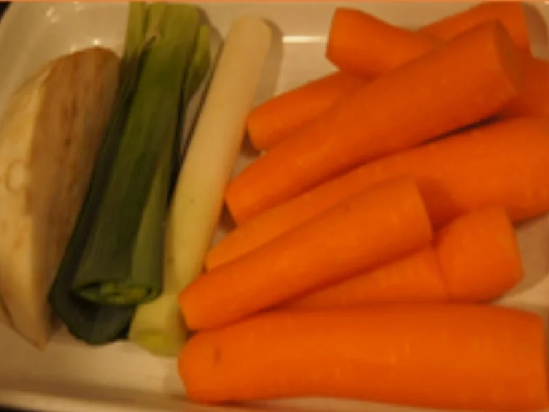 Rezept: Tafelspitz mit Bouillon-Gemüse, Meerrettich-Sauce und Kartoffeln Bild Nr. 16896 Tafelspitz mit Bouillon-Gemüse, Meerrettich-Sauce und Kartoffeln - Rezept - Bild Nr. 16896