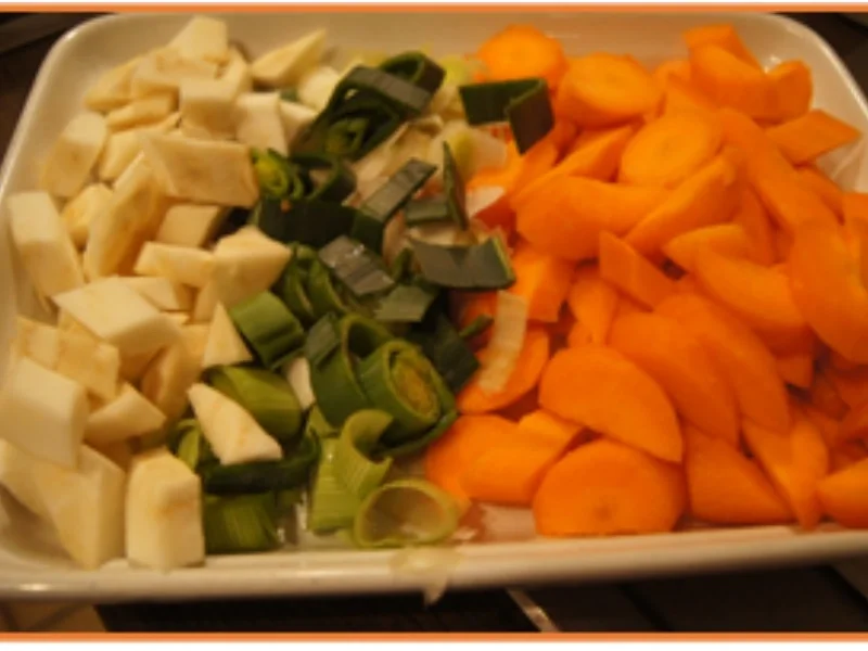 Rezept: Tafelspitz mit Bouillon-Gemüse, Meerrettich-Sauce und Kartoffeln Bild Nr. 16897 Tafelspitz mit Bouillon-Gemüse, Meerrettich-Sauce und Kartoffeln - Rezept - Bild Nr. 16897