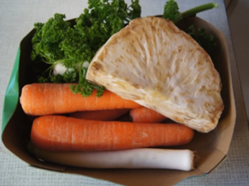 Hühnersuppe mit Suppengemüse und Rosenkohl - Rezept - Bild Nr. 16897