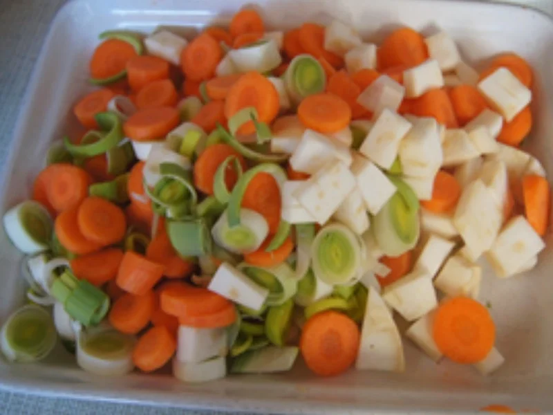 Hühnersuppe mit Suppengemüse und Rosenkohl - Rezept - Bild Nr. 16898