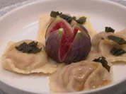 Ravioli mit Kürbis-Parmesan-Füllung und Salbei-Butter - Rezept - Bild Nr. 16895