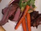 Roastbeef mit Gemüse und Rotweinschalotten an Pflaumenjus - Rezept - Bild Nr. 2