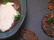 Waldpilzsuppe mit Rehtatar, Nussbrot und Haselnussbutter - Rezept - Bild Nr. 16896