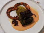 Wirsingrouladen mit karamellisierten Rotweinzwiebeln und Ofenkürbis - Rezept - Bild Nr. 2