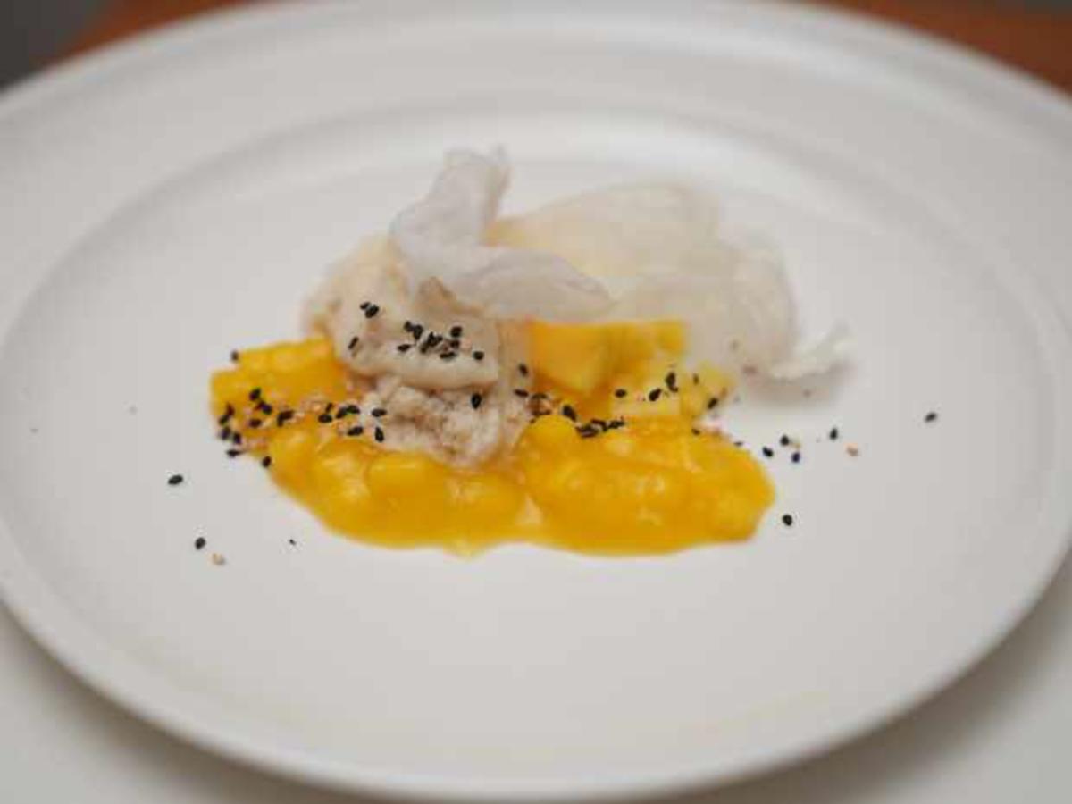 Weiße Schokomousse mit Mango und knusprigem Reispapier - Rezept - Bild Nr. 2