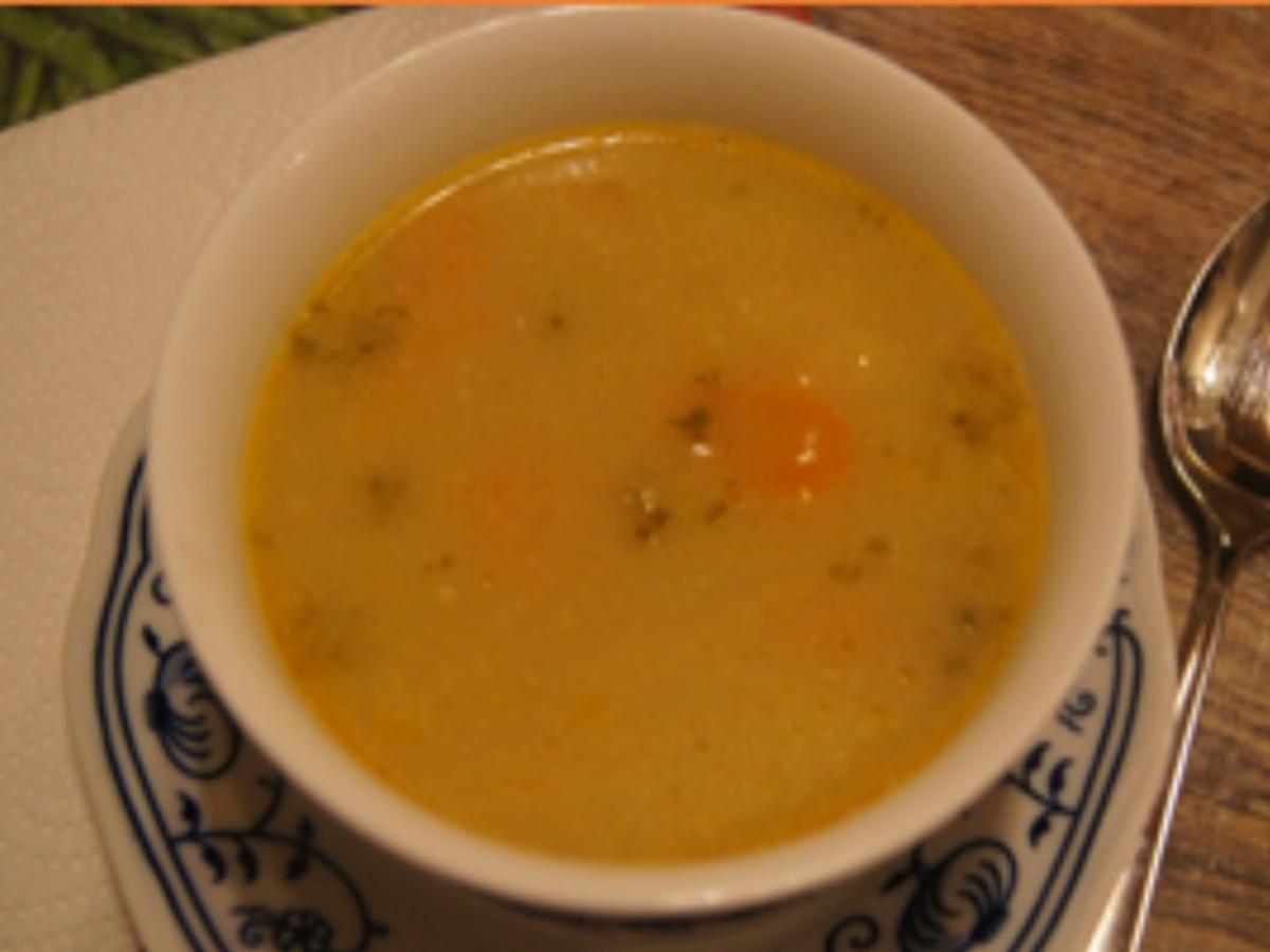 Würzige Möhren-Sellerie-Kartoffel-Suppe mit Ingwer - Rezept - kochbar.de