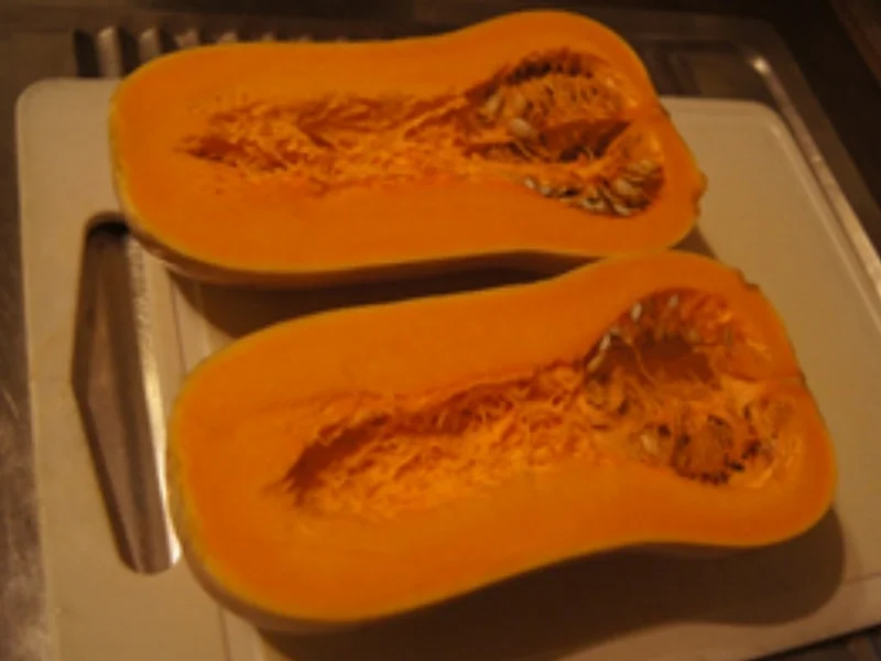 Rezept: Butternut-Kürbis mit Chili-con-Carne-Füllung Bild Nr. 4 Butternut-Kürbis mit Chili-con-Carne-Füllung - Rezept - Bild Nr. 4