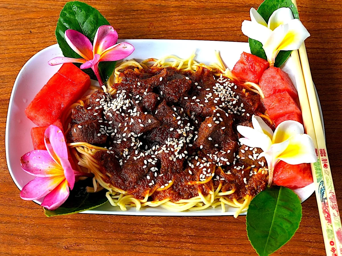 Rezept: Rindfleisch-Rendang im Nudelbett Bild Nr. 16897 Rindfleisch-Rendang im Nudelbett - Rezept - Bild Nr. 16897