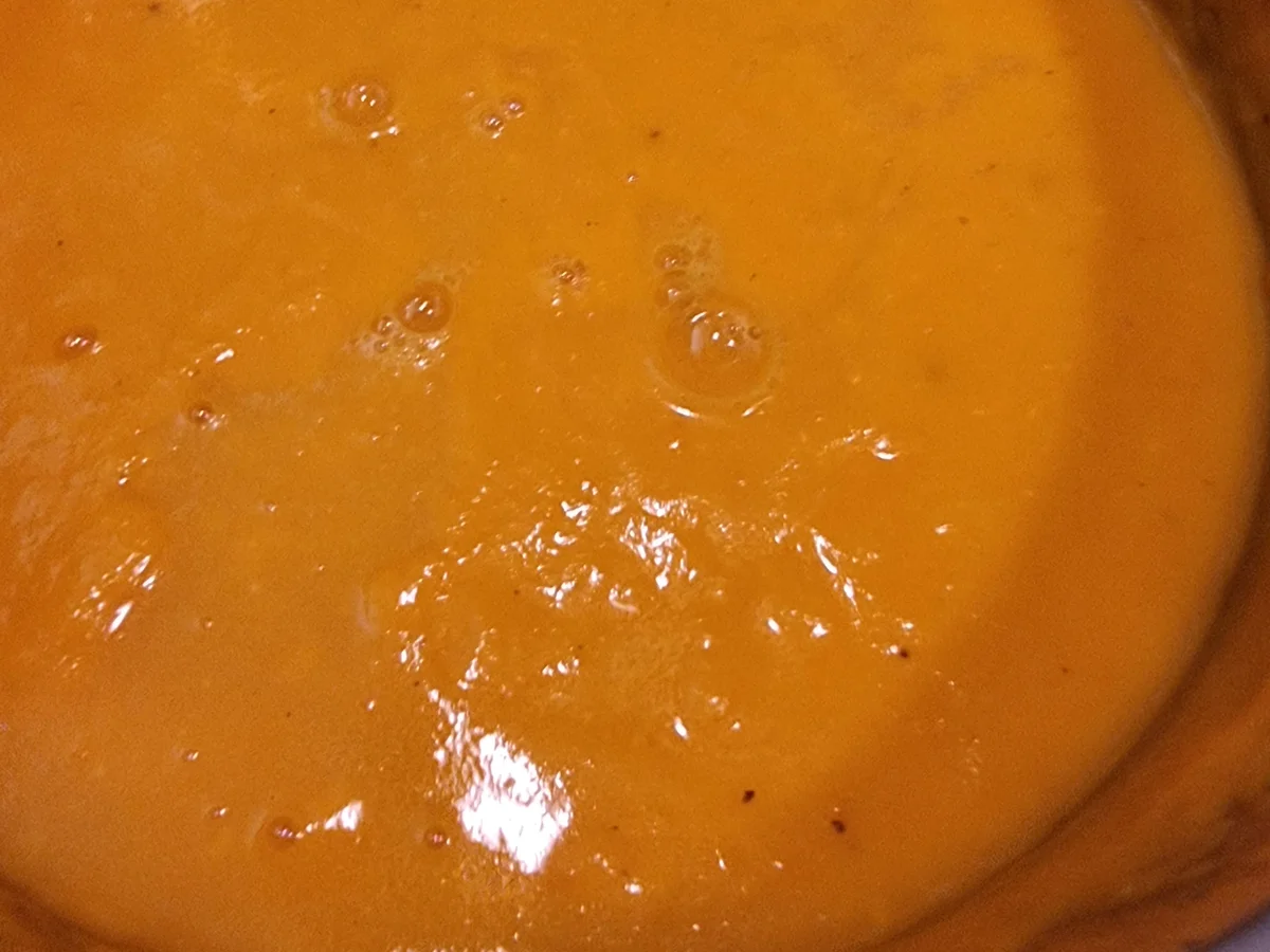 Rezept: Möhren-Zitronen-Suppe mit Möhrengrün-Pesto Bild Nr. 16909 Möhren-Zitronen-Suppe mit Möhrengrün-Pesto - Rezept - Bild Nr. 16909