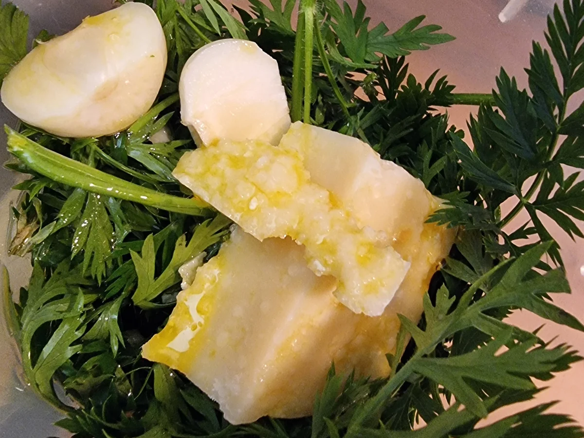 Rezept: Möhren-Zitronen-Suppe mit Möhrengrün-Pesto Bild Nr. 16912 Möhren-Zitronen-Suppe mit Möhrengrün-Pesto - Rezept - Bild Nr. 16912