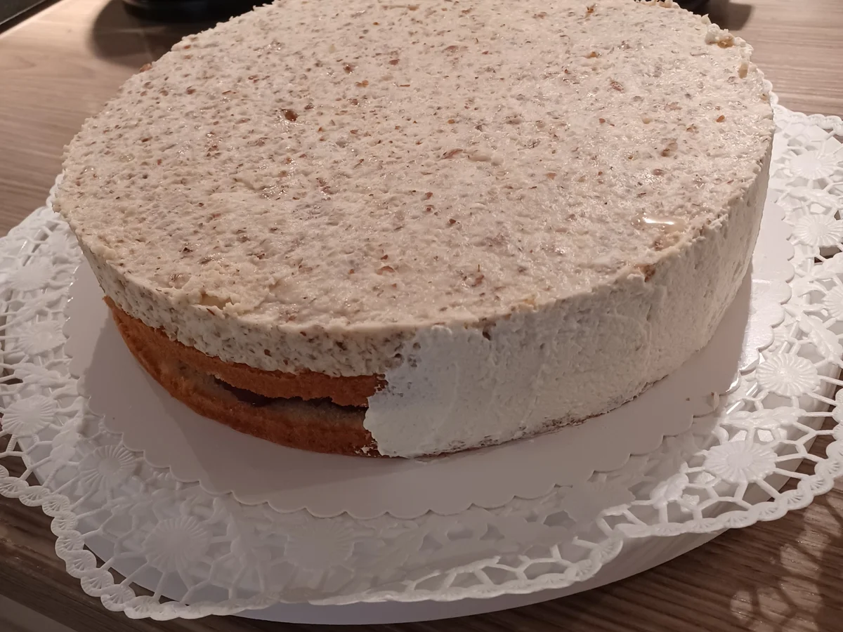 Gebrannte Mandel-Sahne-Torte mit Kirschen - Rezept - Bild Nr. 16910