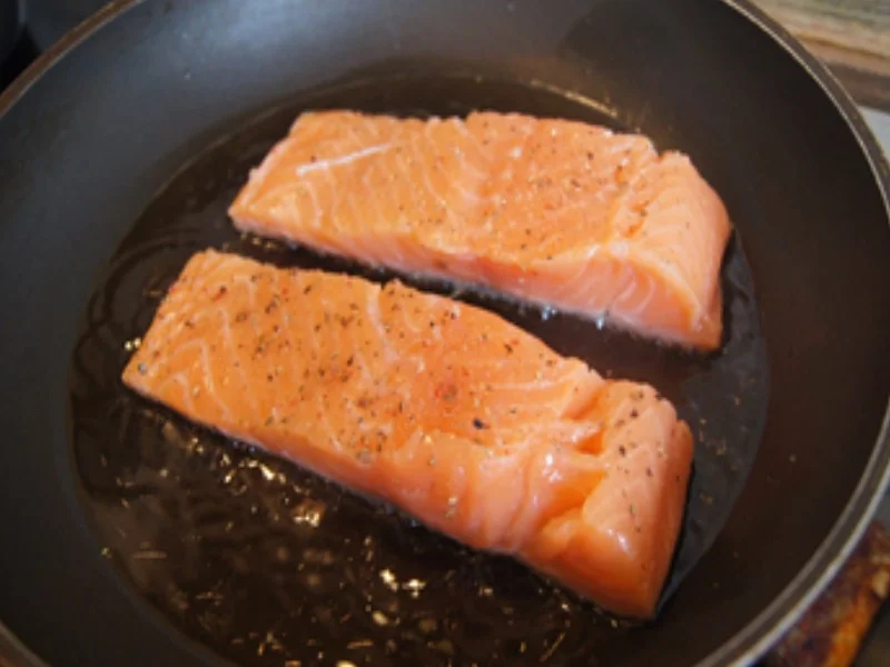 Lachs mit Rahmrosenkohl und Drillingen - Rezept - Bild Nr. 5