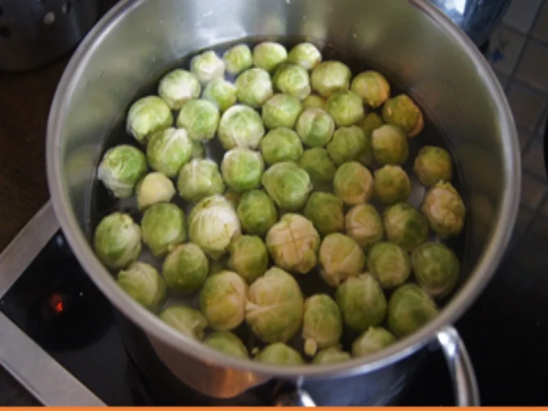 Lachs mit Rahmrosenkohl und Drillingen - Rezept - Bild Nr. 8