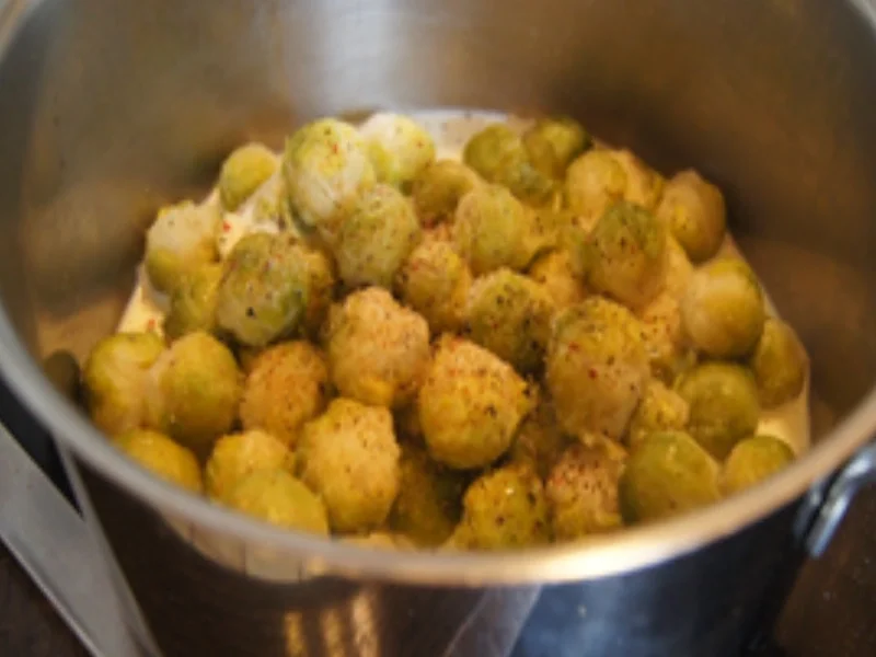 Lachs mit Rahmrosenkohl und Drillingen - Rezept - Bild Nr. 9