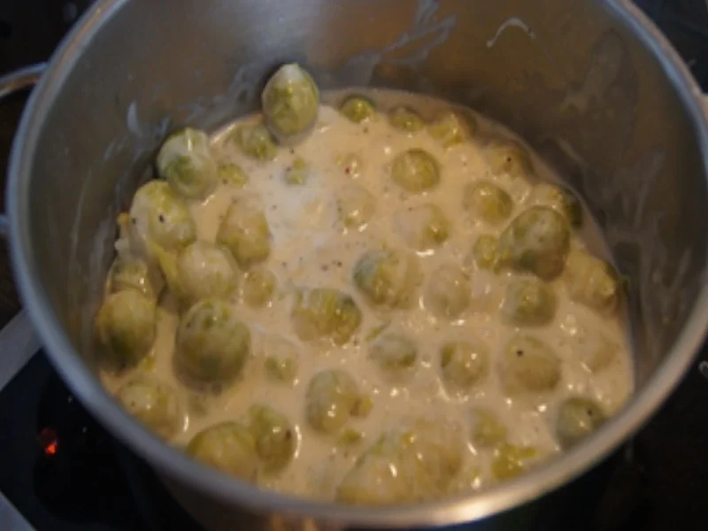 Lachs mit Rahmrosenkohl und Drillingen - Rezept - Bild Nr. 10