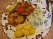 Kohlrabi-Schnitzel mit Erbsen-Kohlrabi-Rahm-Gemüse und Pellkartoffel-Drillingen - Rezept - Bild Nr. 16904