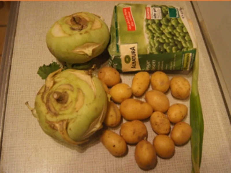 Kohlrabi-Schnitzel mit Erbsen-Kohlrabi-Rahm-Gemüse und Pellkartoffel-Drillingen - Rezept - Bild Nr. 16905