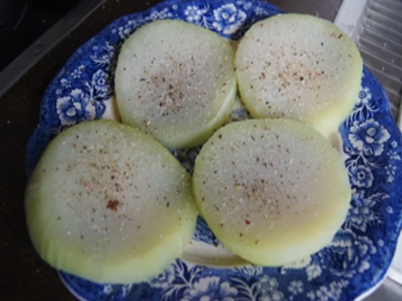 Kohlrabi-Schnitzel mit Erbsen-Kohlrabi-Rahm-Gemüse und Pellkartoffel-Drillingen - Rezept - Bild Nr. 16907