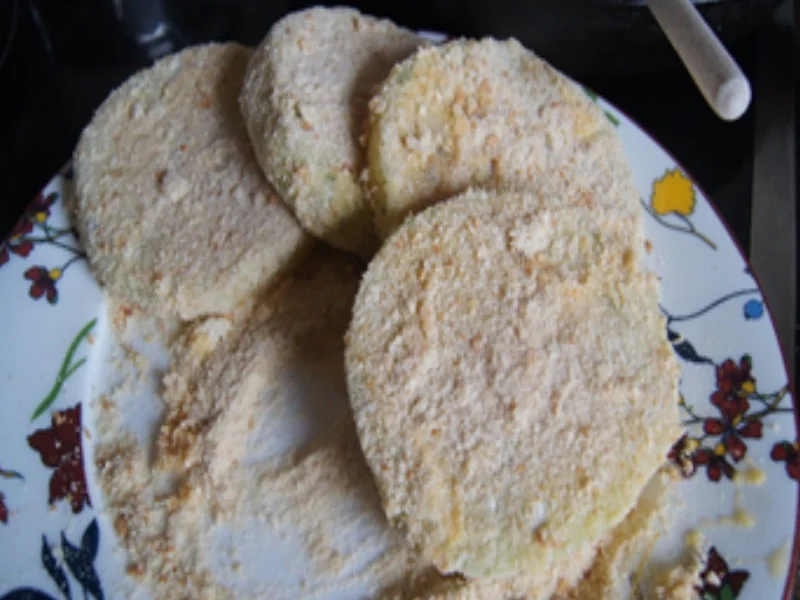 Kohlrabi-Schnitzel mit Erbsen-Kohlrabi-Rahm-Gemüse und Pellkartoffel-Drillingen - Rezept - Bild Nr. 16908