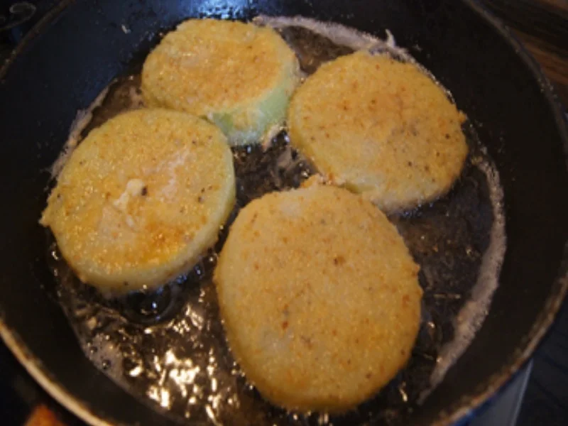 Kohlrabi-Schnitzel mit Erbsen-Kohlrabi-Rahm-Gemüse und Pellkartoffel-Drillingen - Rezept - Bild Nr. 16909