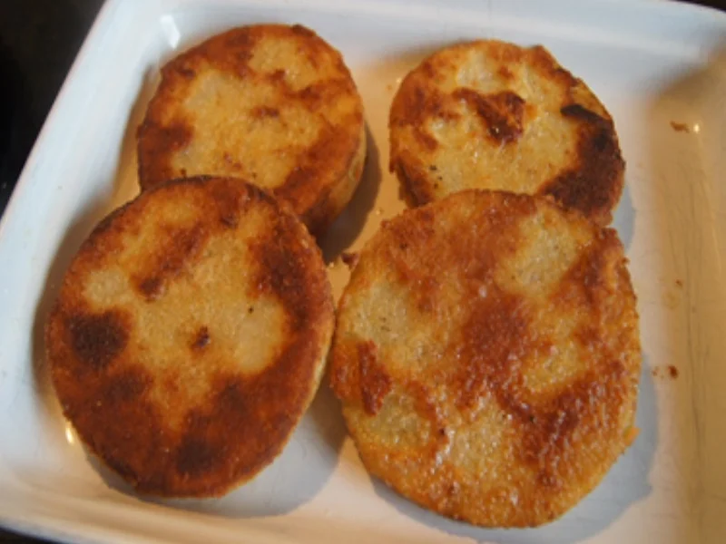 Kohlrabi-Schnitzel mit Erbsen-Kohlrabi-Rahm-Gemüse und Pellkartoffel-Drillingen - Rezept - Bild Nr. 16910