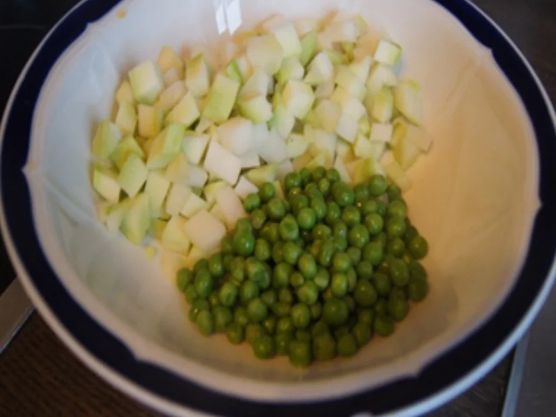 Kohlrabi-Schnitzel mit Erbsen-Kohlrabi-Rahm-Gemüse und Pellkartoffel-Drillingen - Rezept - Bild Nr. 16914