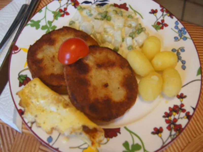 Kohlrabi-Schnitzel mit Erbsen-Kohlrabi-Rahm-Gemüse und Pellkartoffel-Drillingen - Rezept - Bild Nr. 16920