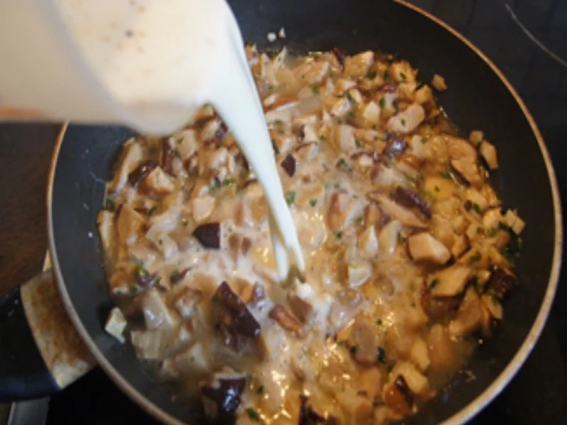 Gekochte Eier auf Rahm-Steinpilzen mit Basmatireis - Rezept - Bild Nr. 16911