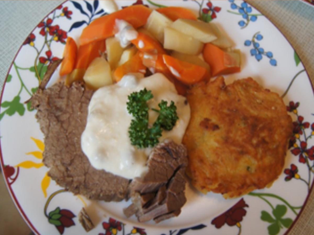 Tafelspitz mit Bouillon-Gemüse, Meerrettichsauce und Kartoffel ...