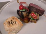 Rinderfilet, Köfte im Auberginenmantel, Kirschtomatensoße und Zaziki mit Minze - Rezept - Bild Nr. 16908