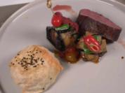 Rinderfilet, Köfte im Auberginenmantel, Kirschtomatensoße und Zaziki mit Minze - Rezept - Bild Nr. 16908