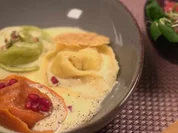 Ravioli mit Zwiebel-Ricotta-Füllung, dazu Taleggio-Soße - Rezept - Bild Nr. 16929