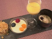 Apfelkuchen mit Eierlikör-Sahne und weißem Kaffee-Eis, dazu Eierlikör - Rezept - Bild Nr. 2