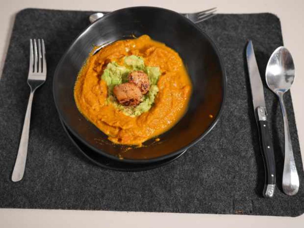 Avocadosuppe Komet mit Jakobsmuscheln - von Das perfekte Dinner Avocadosuppe Komet mit Jakobsmuscheln - von Das perfekte Dinner