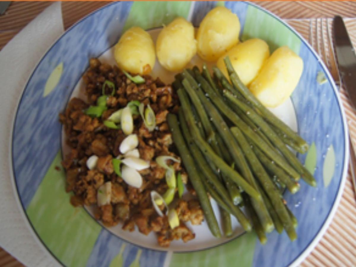Pellkartoffel-Drillinge mit Putenhack-Stippe und Kenia-Bohnen - Rezept ...