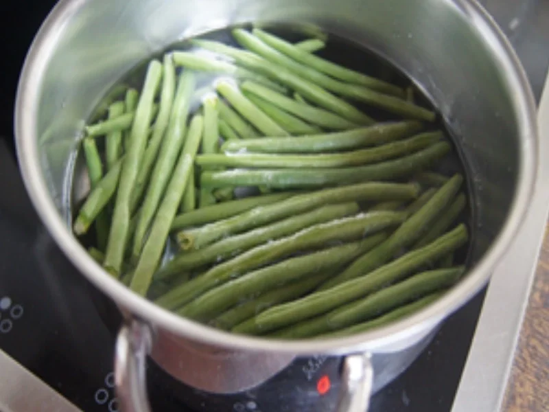 Rezept: Pellkartoffel-Drillinge mit Putenhack-Stippe und Kenia-Bohnen Bild Nr. 16938 Pellkartoffel-Drillinge mit Putenhack-Stippe und Kenia-Bohnen - Rezept - Bild Nr. 16938