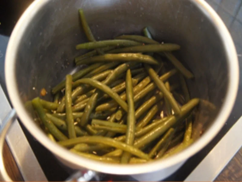 Rezept: Pellkartoffel-Drillinge mit Putenhack-Stippe und Kenia-Bohnen Bild Nr. 16939 Pellkartoffel-Drillinge mit Putenhack-Stippe und Kenia-Bohnen - Rezept - Bild Nr. 16939