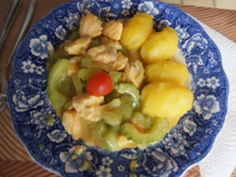 Rezept: Lachs-Gurken-Pfanne mit Pellkartoffel-Drillingen Bild Nr. 16929 Lachs-Gurken-Pfanne mit Pellkartoffel-Drillingen - Rezept - Bild Nr. 16929