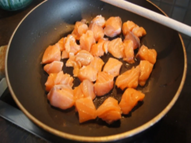 Rezept: Lachs-Gurken-Pfanne mit Pellkartoffel-Drillingen Bild Nr. 16938 Lachs-Gurken-Pfanne mit Pellkartoffel-Drillingen - Rezept - Bild Nr. 16938