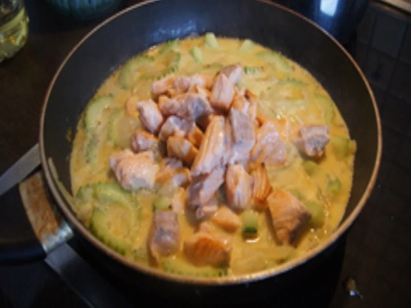 Rezept: Lachs-Gurken-Pfanne mit Pellkartoffel-Drillingen Bild Nr. 16945 Lachs-Gurken-Pfanne mit Pellkartoffel-Drillingen - Rezept - Bild Nr. 16945