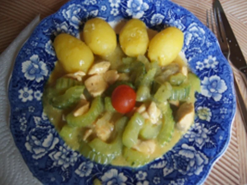 Rezept: Lachs-Gurken-Pfanne mit Pellkartoffel-Drillingen Bild Nr. 16947 Lachs-Gurken-Pfanne mit Pellkartoffel-Drillingen - Rezept - Bild Nr. 16947