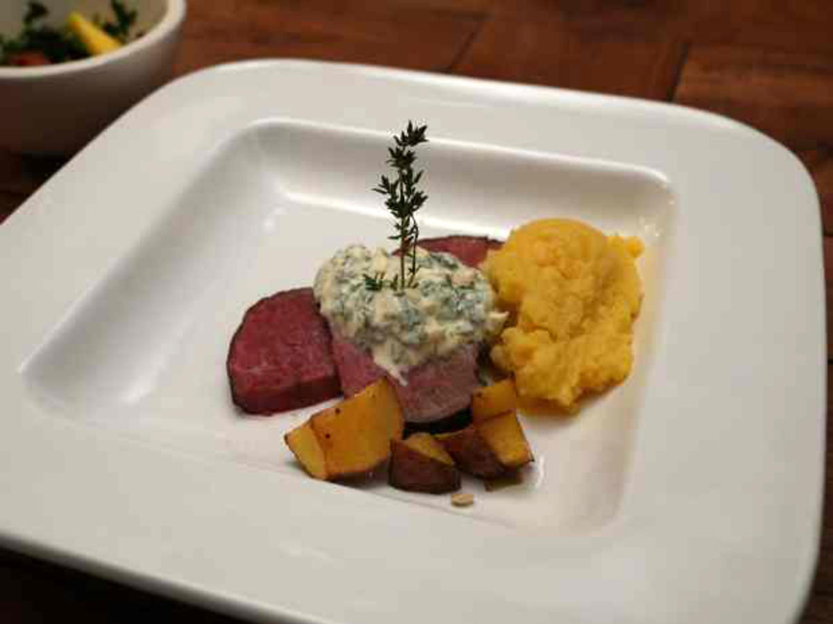 Roastbeef mit Kartoffel-Polenta-Püree und rote Ofenkartoffeln - Rezept - Bild Nr. 3
