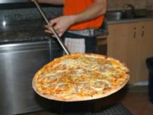 PIZZA al TONNO - Rezept