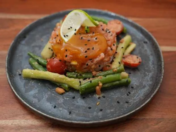 Dehydriertes Ei mit Klebreis und Lachstatar - Rezept - Bild Nr. 16931