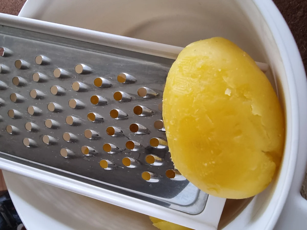 Rezept: Wildlachsfilet mit Kartoffelkruste auf Spinat Bild Nr. 16933 Wildlachsfilet mit Kartoffelkruste auf Spinat - Rezept - Bild Nr. 16933