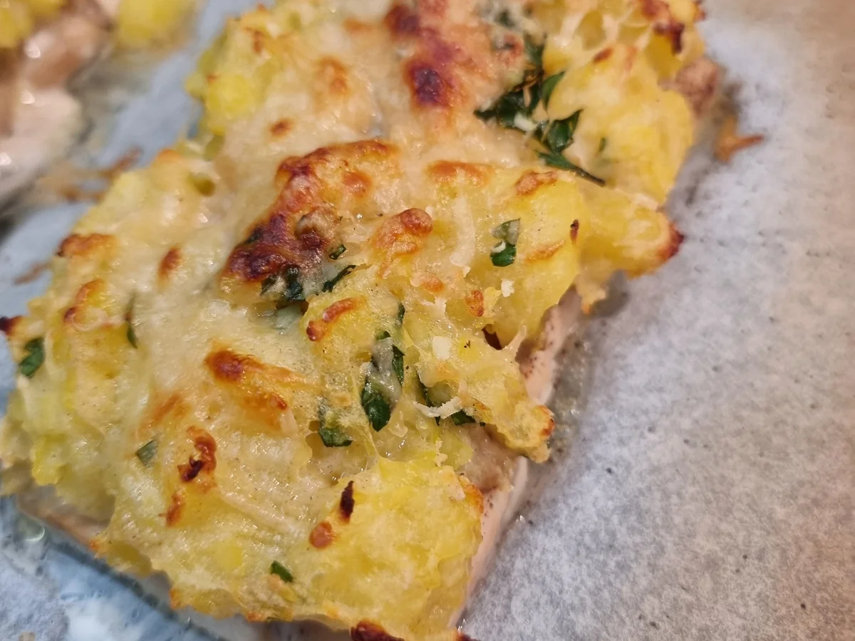 Rezept: Wildlachsfilet mit Kartoffelkruste auf Spinat Bild Nr. 16941 Wildlachsfilet mit Kartoffelkruste auf Spinat - Rezept - Bild Nr. 16941