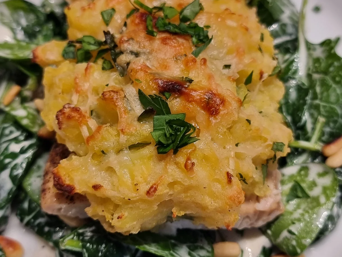 Rezept: Wildlachsfilet mit Kartoffelkruste auf Spinat Bild Nr. 16947 Wildlachsfilet mit Kartoffelkruste auf Spinat - Rezept - Bild Nr. 16947